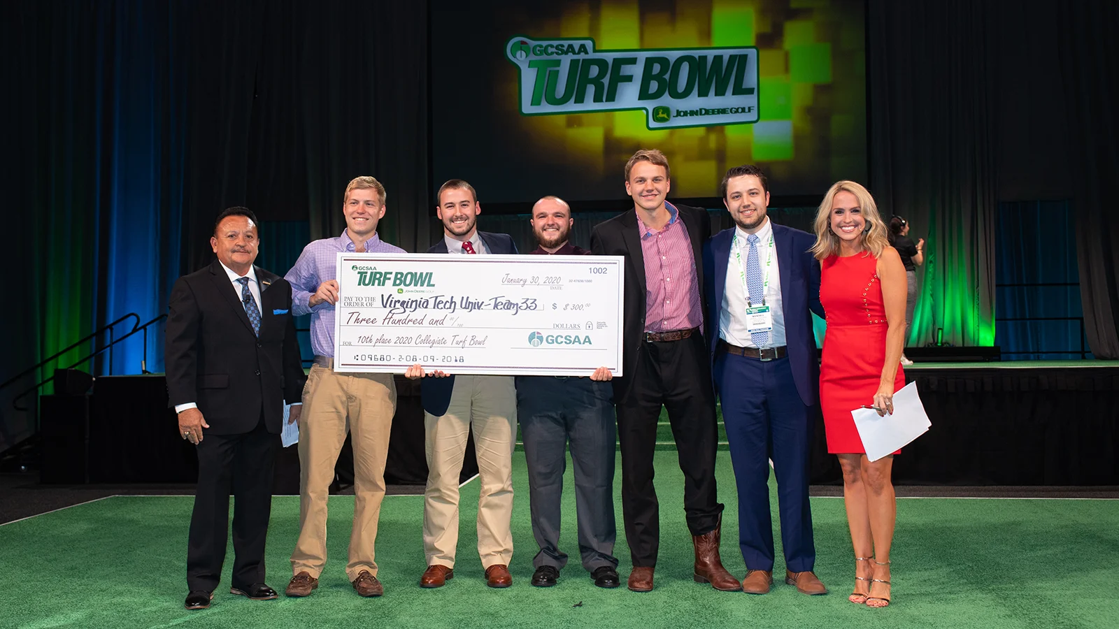 Students competing in the GCSAA Collegiate Turf Bowl